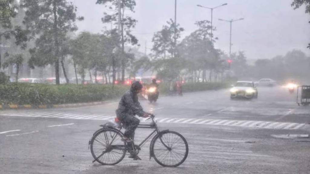 Mumbai heavy rain hits life