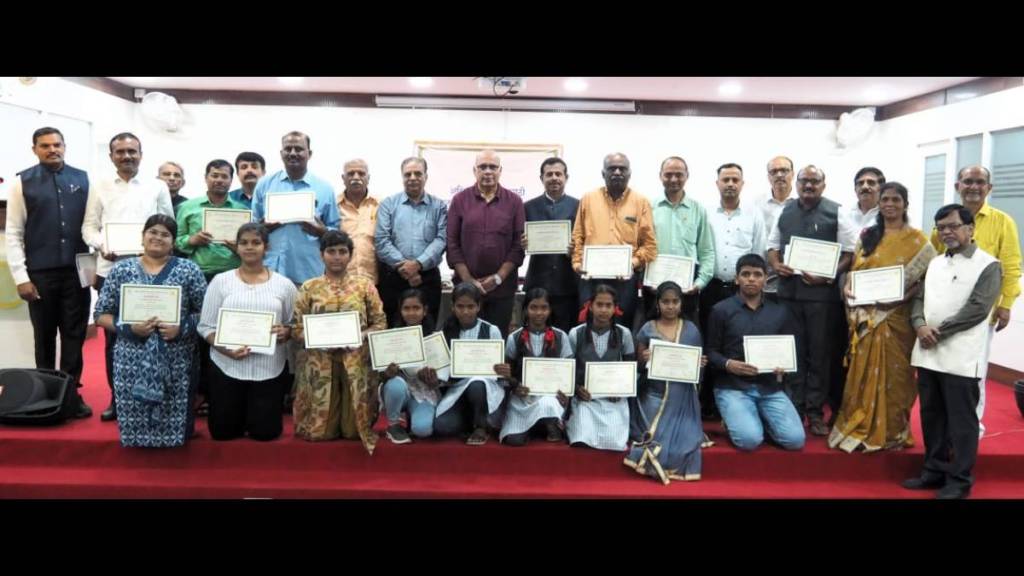 Distribution of state-level literary awards of All India Marathi Balkumar Sahitya Sanstha