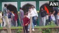Mob Vandalises Tomb in UP : उत्तर प्रदेशमध्ये एका जुन्या कबरीवरून वाद, दोन समाजात तणाव; नेमकं काय झालं?