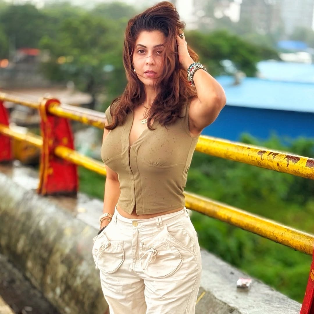 madhavi nimkar monsoon photoshoot hot look
