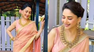 Photos : गुलाबी साडी, केसात गुलाब; ‘धकधक गर्ल’ माधुरी दीक्षित यांचे ‘हे’ फोटो पाहिलेत का?
