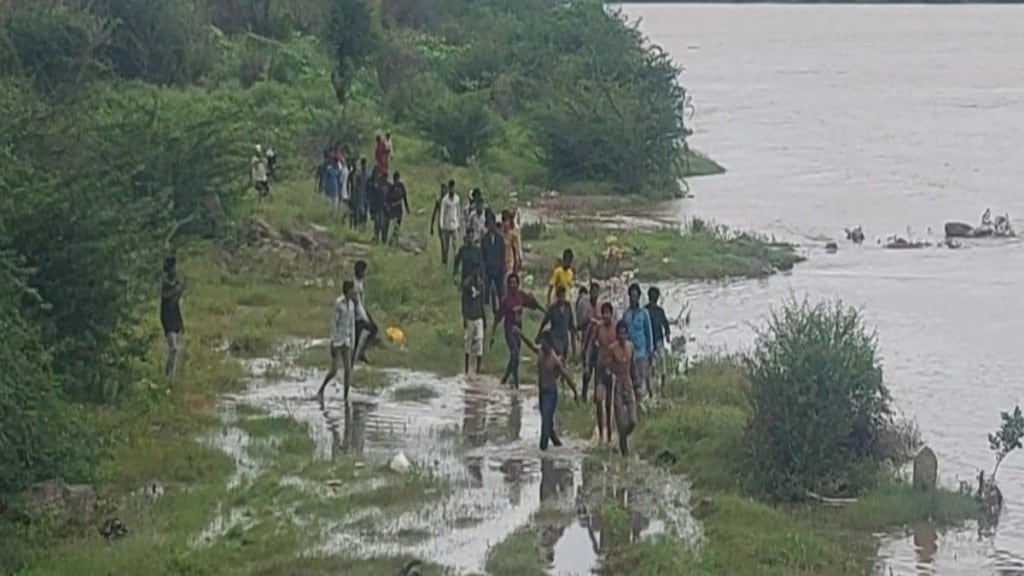 malegaon man tries to end life with daughter locals save both