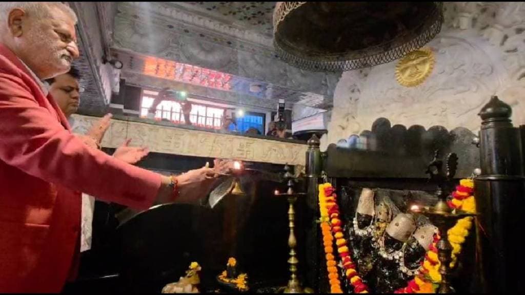 Manikrao Kokate went to the Shani temple in Nandurbar and worshipped Shani Dev