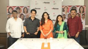 cast and crew of Marathi movie Bin Lagnachi Goshta in loksatta office
