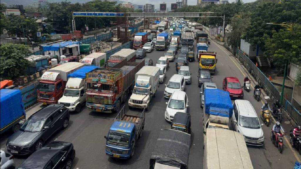 Traffic jam in Thane due to maratha protesters