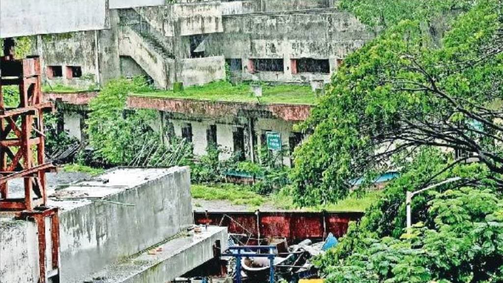 Mother Dairy manager warns residents against vacating government houses