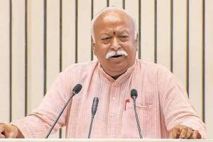 new controversy erupted over har ghar tiranga campaign congress accused RSS chief clarifies flag hoisting at headquarters