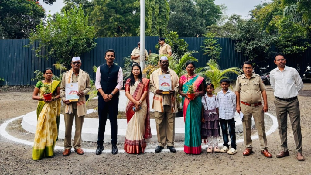msrtc honours drivers for safe driving and honesty