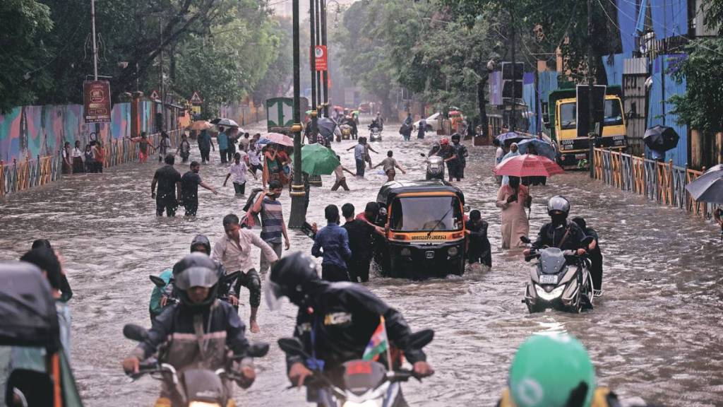 Heavy rains in Mumbai and Thane districts