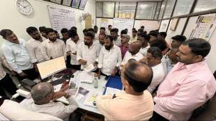 Protest against 'Mahavitaran' over electricity issue in Kedgaon