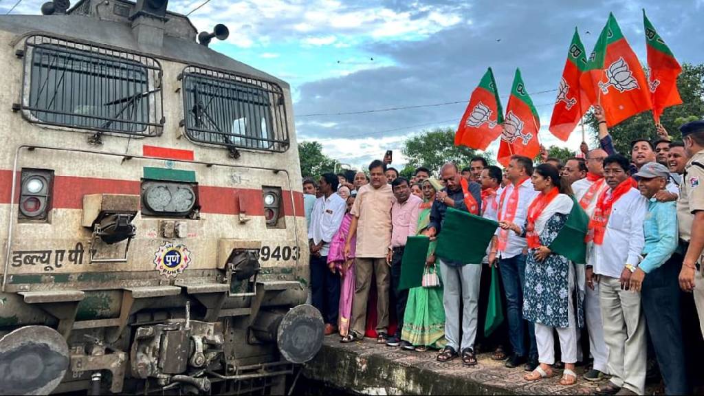 Union Minister Raksha Khadse flagged off the Pune-Danapur train on Sunday