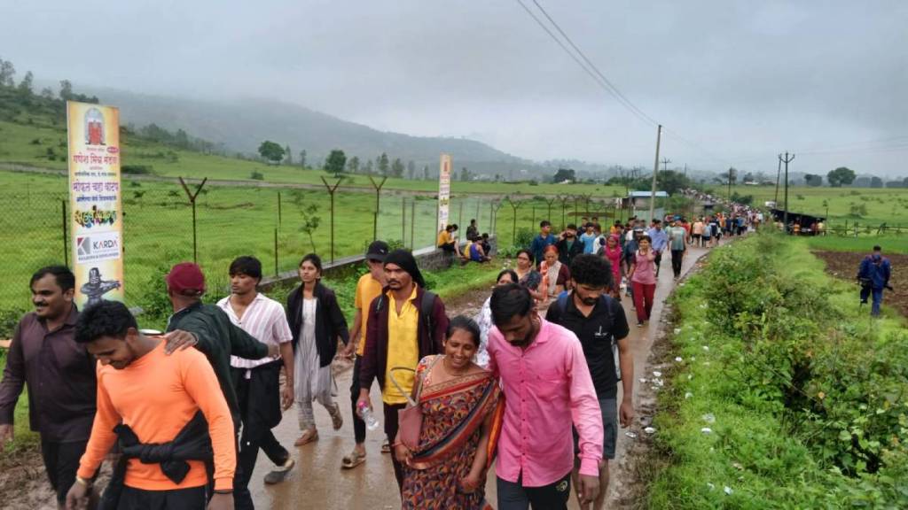 devotees visiting Trimbakeshwar Temple