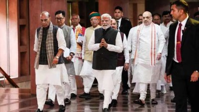 “जे स्वत:चीच कबर खोदतायत, त्यांना अडवायचं कशाला?” मोदींचा एनडीए खासदारांना प्रश्न!