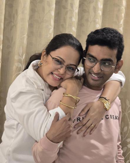 मराठी अभिनेता प्रणव रावराणे आणि त्याची पत्नी व अभिनेत्री अमृता यांनी काही दिवसांपुर्वी ठाण्यात स्वत:चं नवं घर घेतलं.