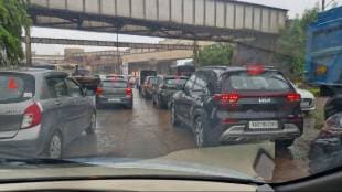 Traffic jam on highways due to consecutive holidays