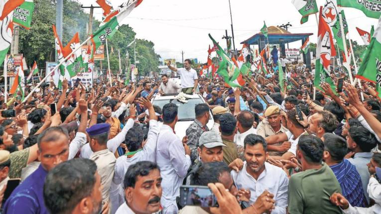 ‘मतचोरां’ना खाली खेचा!, बिहार निवडणुकीसाठी विरोधकांचे रणशिंग