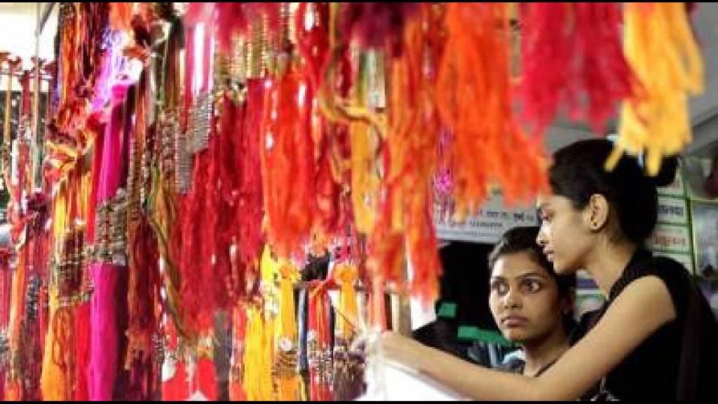 Thane markets were bustling on the occasion of Raksha Bandhan