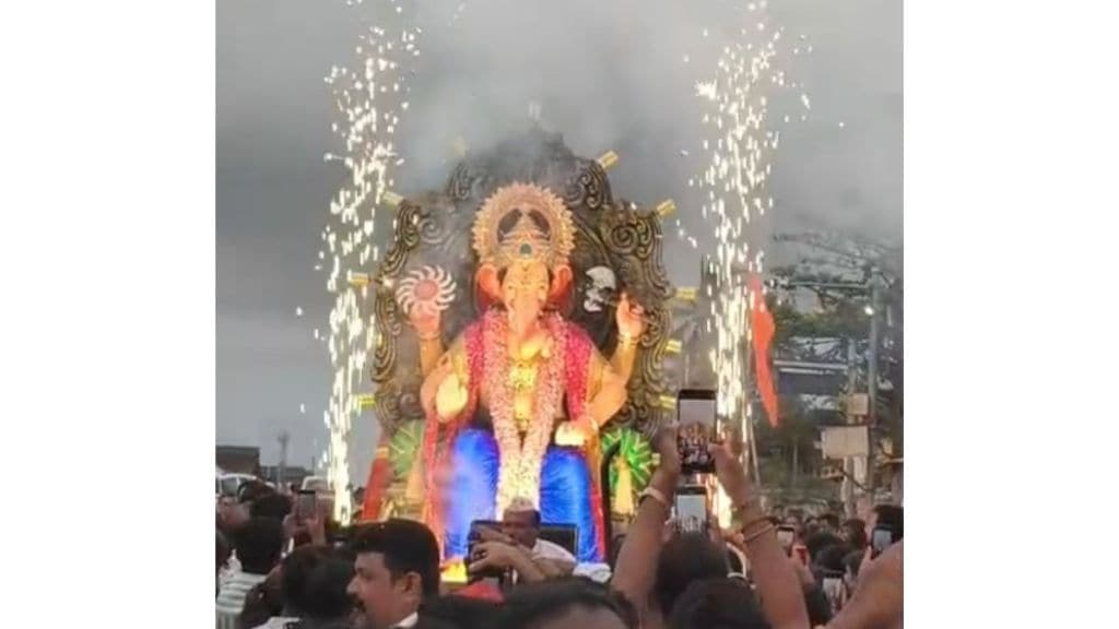 ratnagiri cha raja grand arrival procession ganesh Utsav celebrated with dhol dj Uday Samant Ganpati Mandal