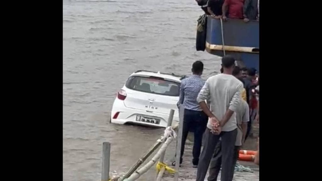 The car fell directly into the sea from the Ro-Ro boat