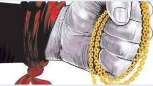 woman jewellery steal
