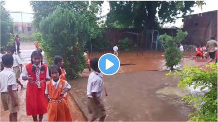 Heavy rains cause water to enter Samarth School in Bhandara district