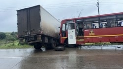 सांगलीजवळ एसटी – कंटेनर अपघातात बसचालकासह सहा प्रवासी जखमी…