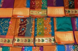 National Handloom Day: जाणून घ्या हाताने विणल्या जाणाऱ्या ‘या’ आठ खास भारतीय साड्यांची परंपरा