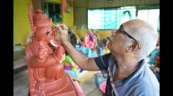 सावंतवाडी:मळगावचे विलास मळगावकर यांनी दिला गोमय गणेशमूर्तींना आधुनिक रंगांचा स्पर्श