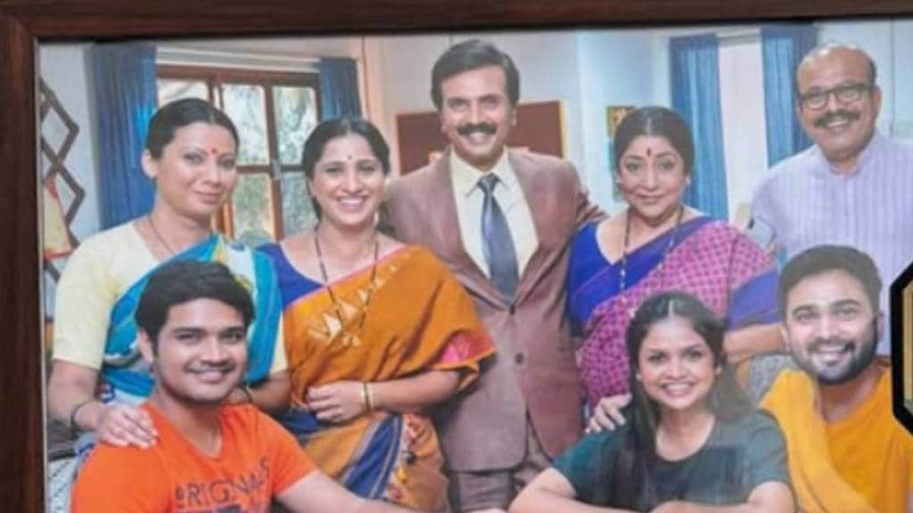 aai kuthe kay karte fame actress seema ghogale entry