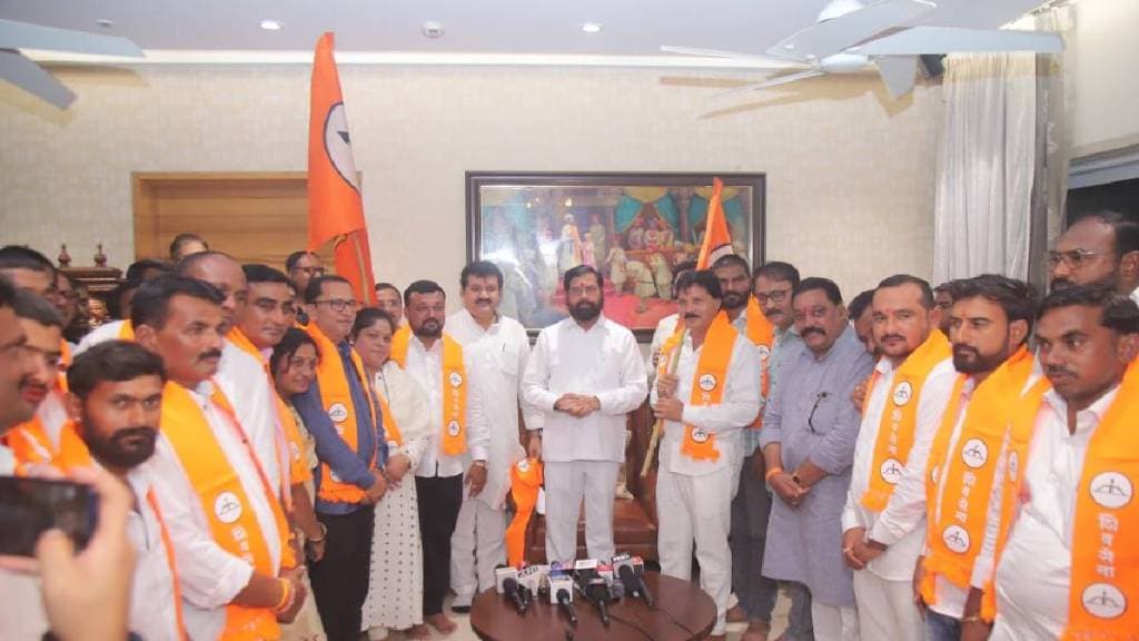 Shiv Sena favors Shinde group for party entry in Yavatmal district