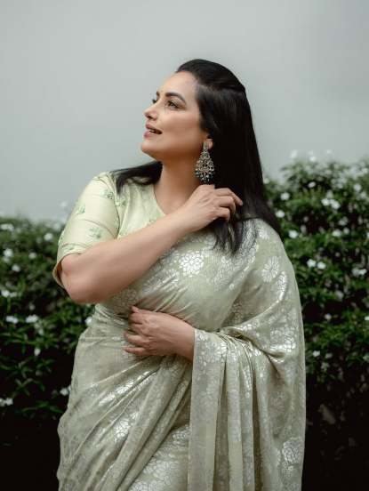 shwetha menon photos
