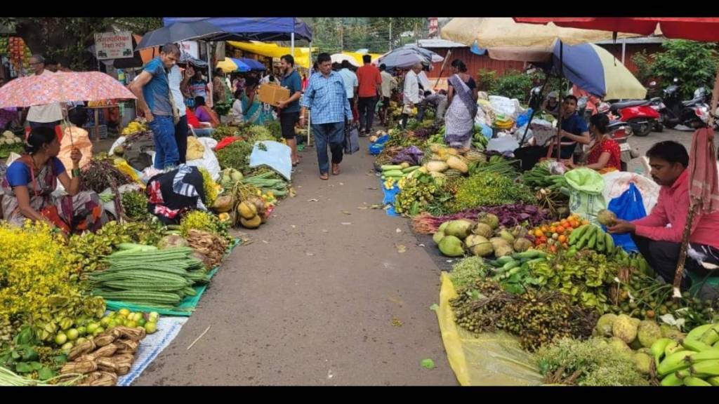 Sindhudurg: Customers throng the market for Ganesh Chaturthi shopping