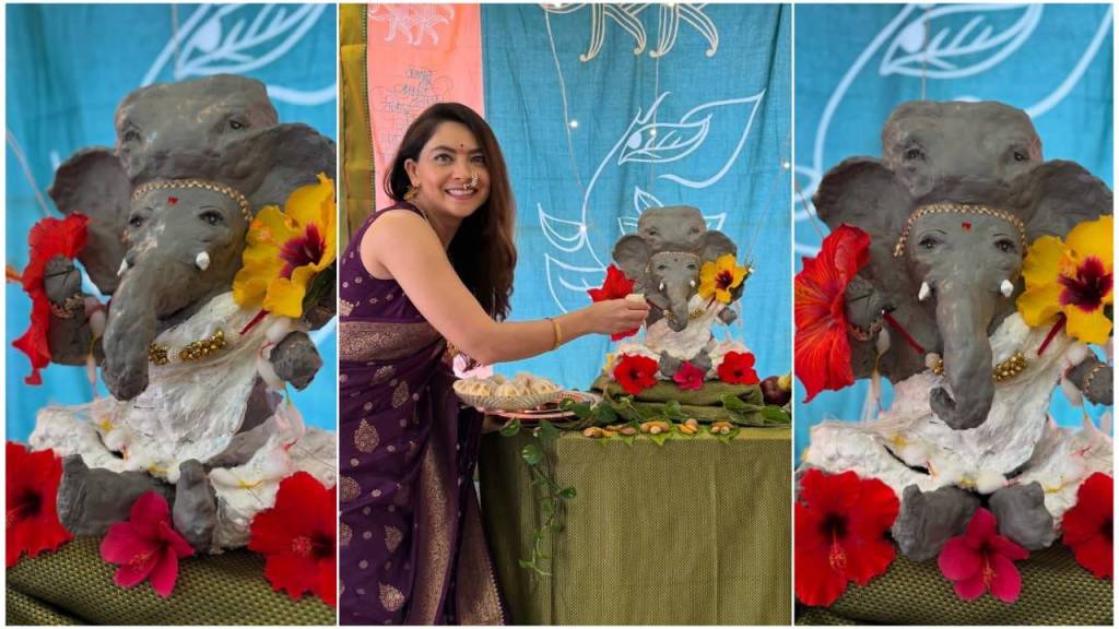 Ganpati arrives at Actress Sonali Kulkarni home in nigdi