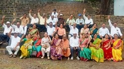 तब्बल ४० वर्षांनी एकत्र आले माजी विद्यार्थी, पुन्हा भरला वर्ग!