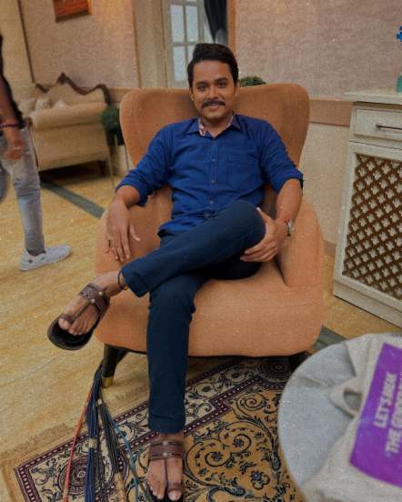झी मराठीवरील 'शिवा' मालिकेमध्ये लक्ष्मण देसाईची भूमिका करणारा अभिनेत्याने नुकतीच आनंदाची बातमी दिली.