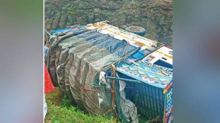 Ten women killed as tempo falls into ravine in Khed near Pune