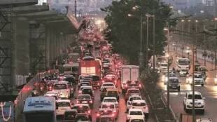 thane city traffic jam traffic police heavy vehicle mumbai nashik highway potholes