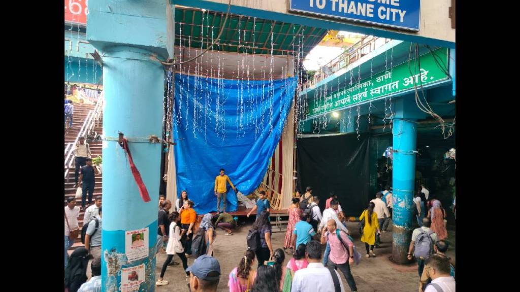 Ganesh mandap outside Thane station blocked the path of passengers