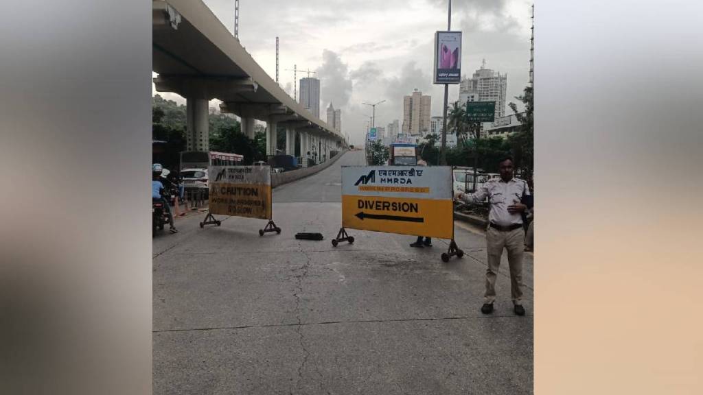 Flyover closed for repair of large pothole on Waghbil bridge on Ghodbunder road