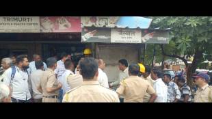 Action taken against paan tapri in the vicinity of schools in Titwala.