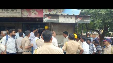 Action taken against paan tapri in the vicinity of schools in Titwala.