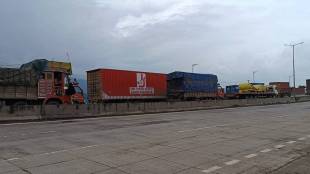 Traffic jam on the highway from Chinchoti to Vasai Phata