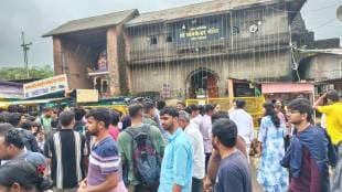 Devotees beaten up by security guards of Trimbakeshwar temple