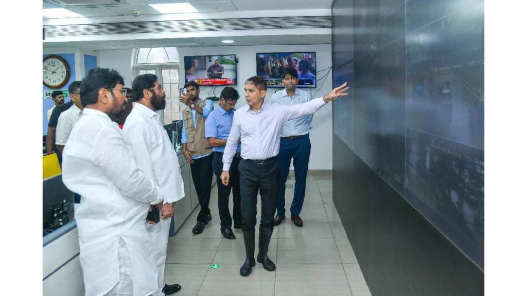 Eknath Shinde and Mangalprabhat Lodha visit the emergency room of Mumbai Municipal Corporation