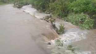 washim rain alert villages cut off farmer drowns rescue news