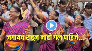 women dance on Reshamachya Reghani song