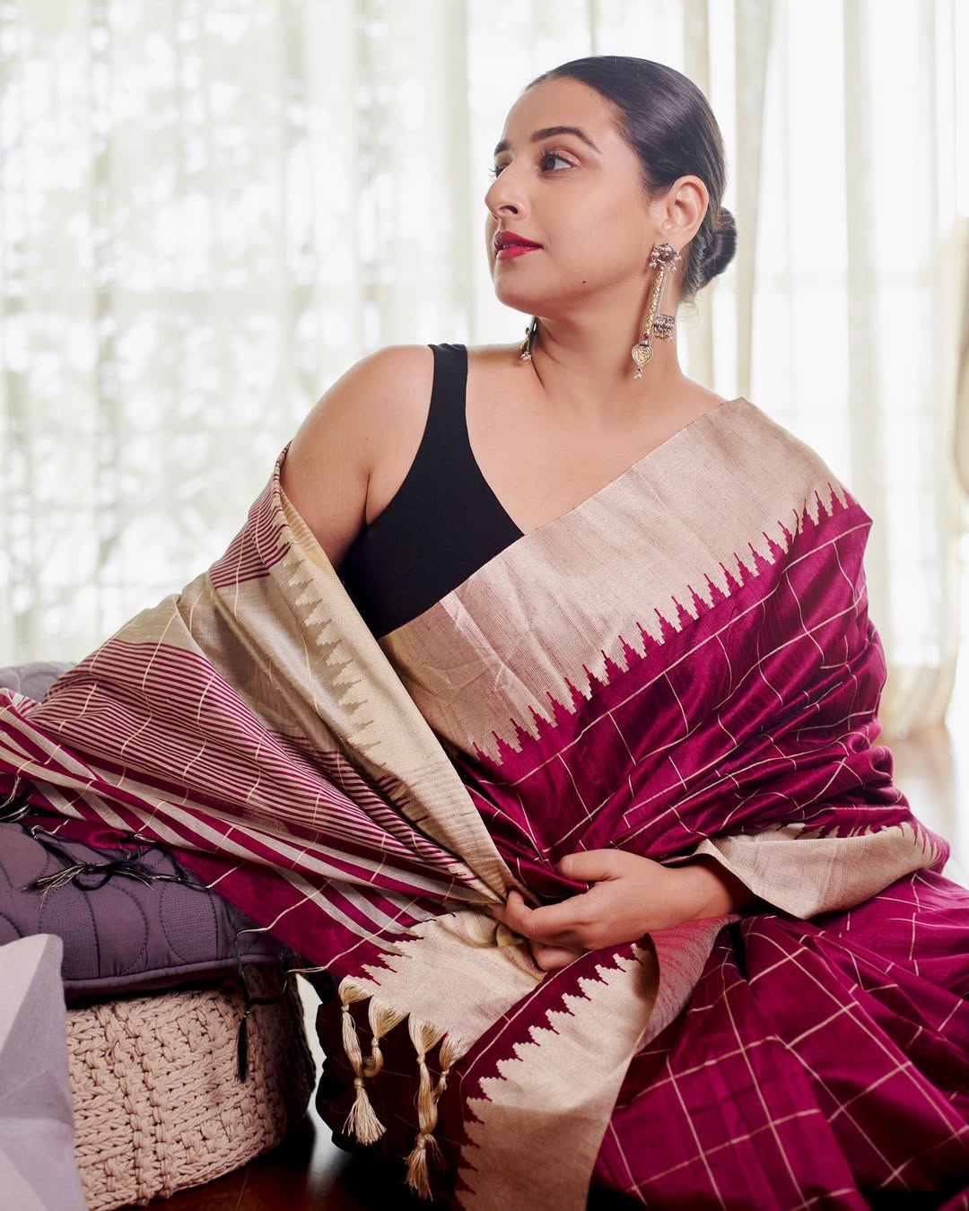 Navratri day 9 bollywood actress vidya balan pink saree photoshoot 