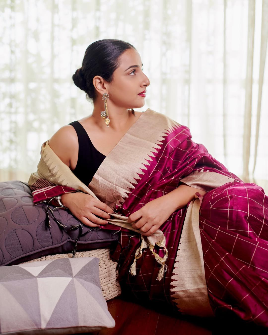 Navratri day 9 bollywood actress vidya balan pink saree photoshoot 