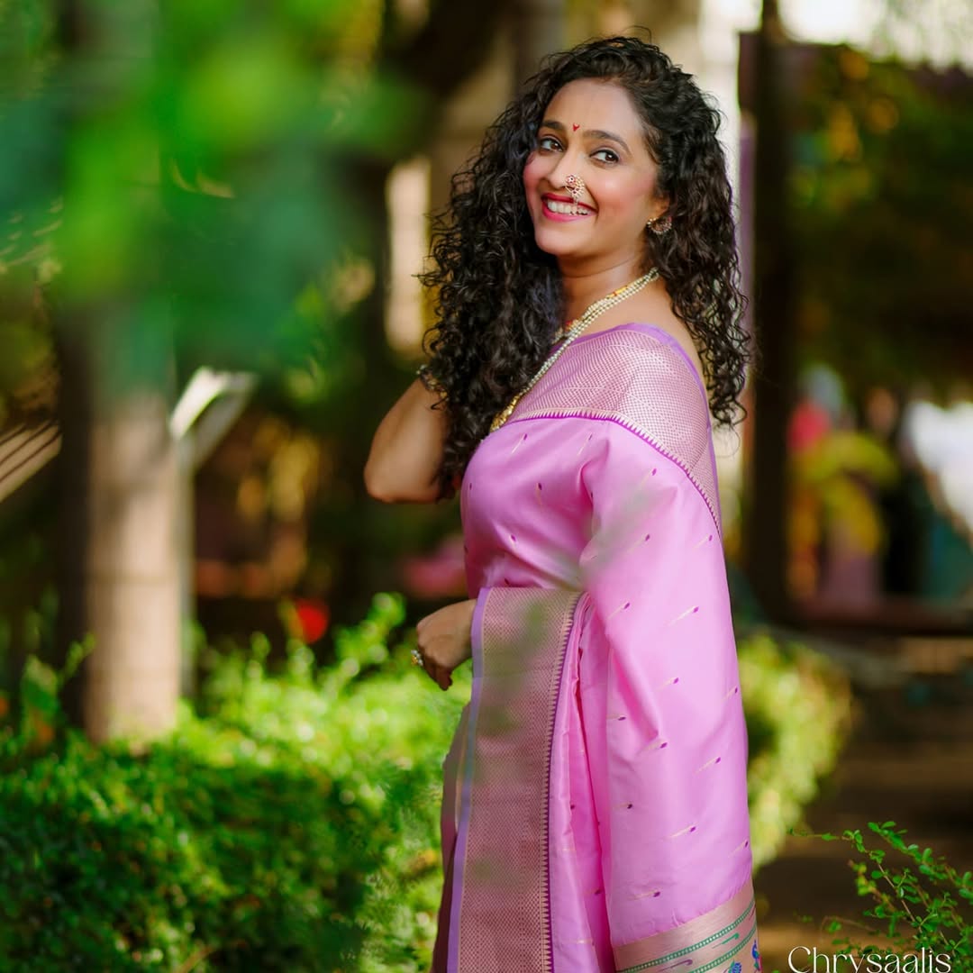 actress rutuja deshmukh
