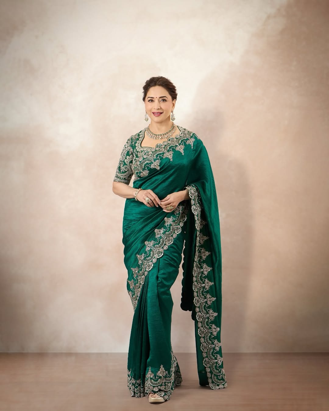  madhuri dixit black saree look